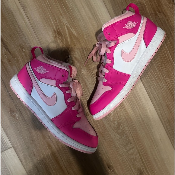 Nike air Jordan girls high tops, size 3. EUC - Picture 1 of 7